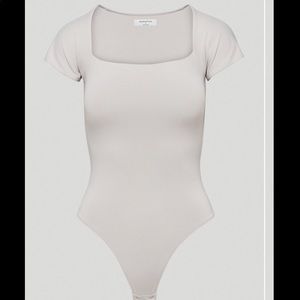 Babaton Contour Squareneck Shortsleeve Bodysuit in Opal Gray